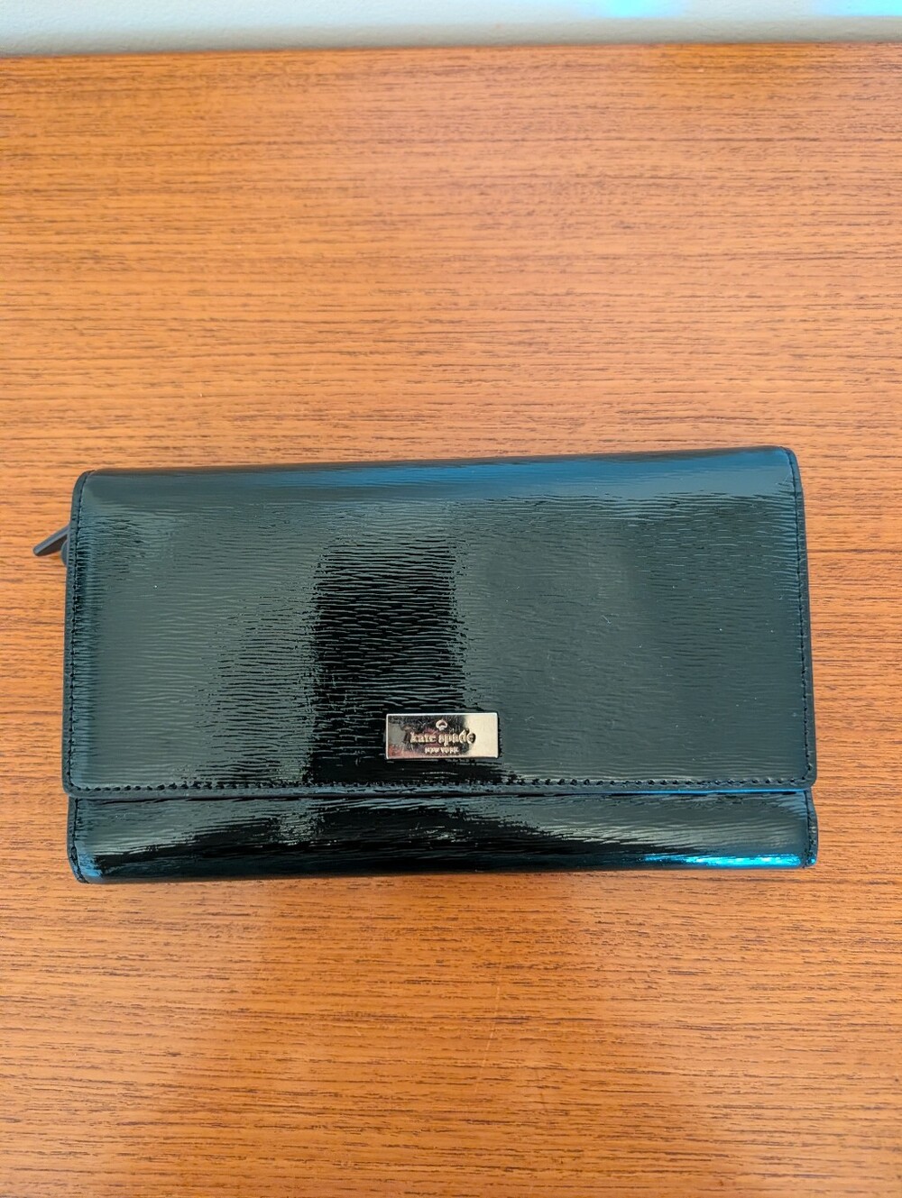 Kate Spade Bixby Place Phoenix Trifold Clutch Wallet Patent Leather Green Silver